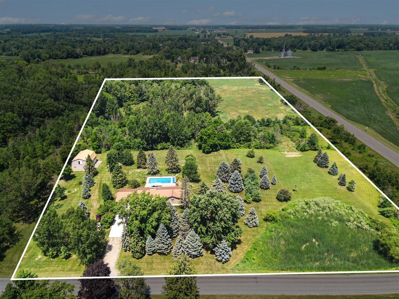 main property photo 3