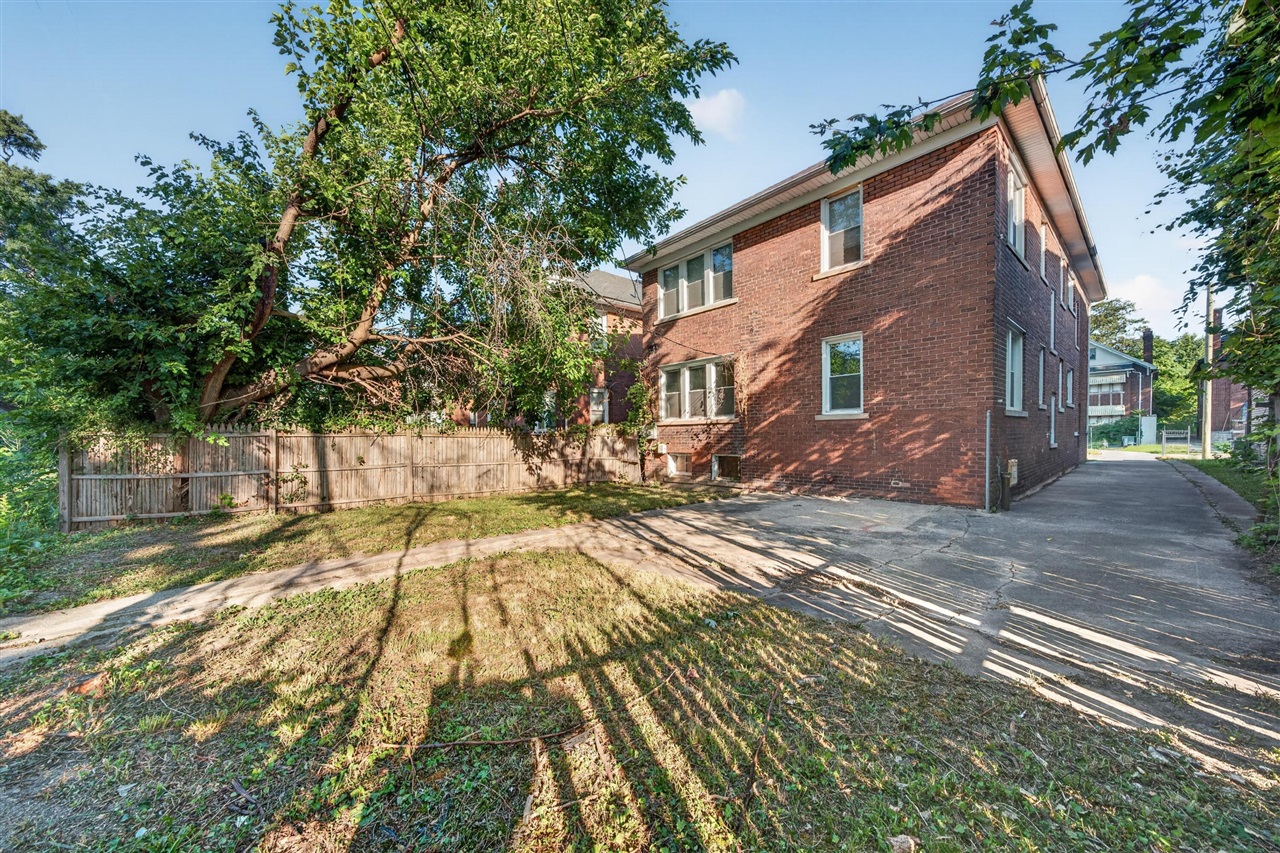 main property photo 37