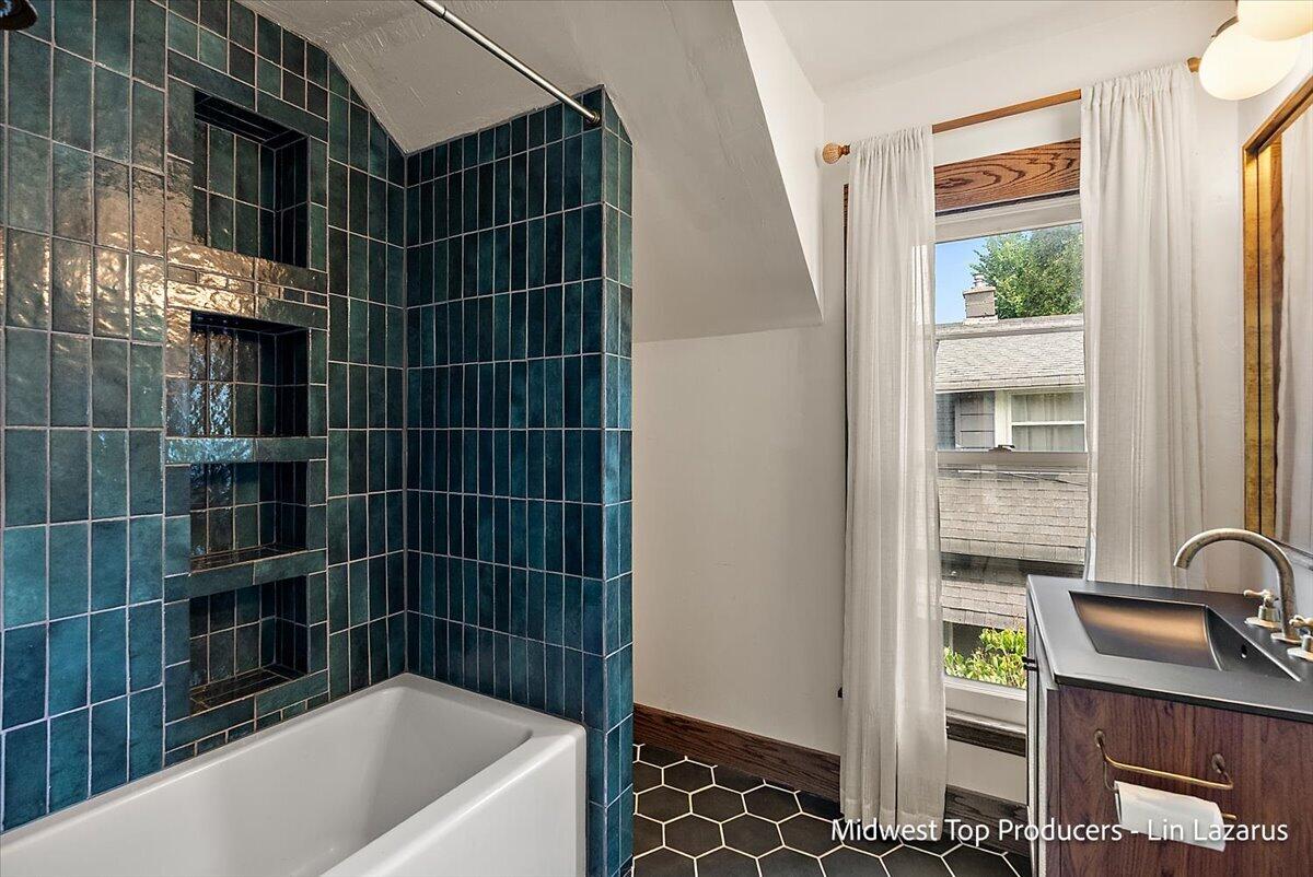 property viewer photo 46