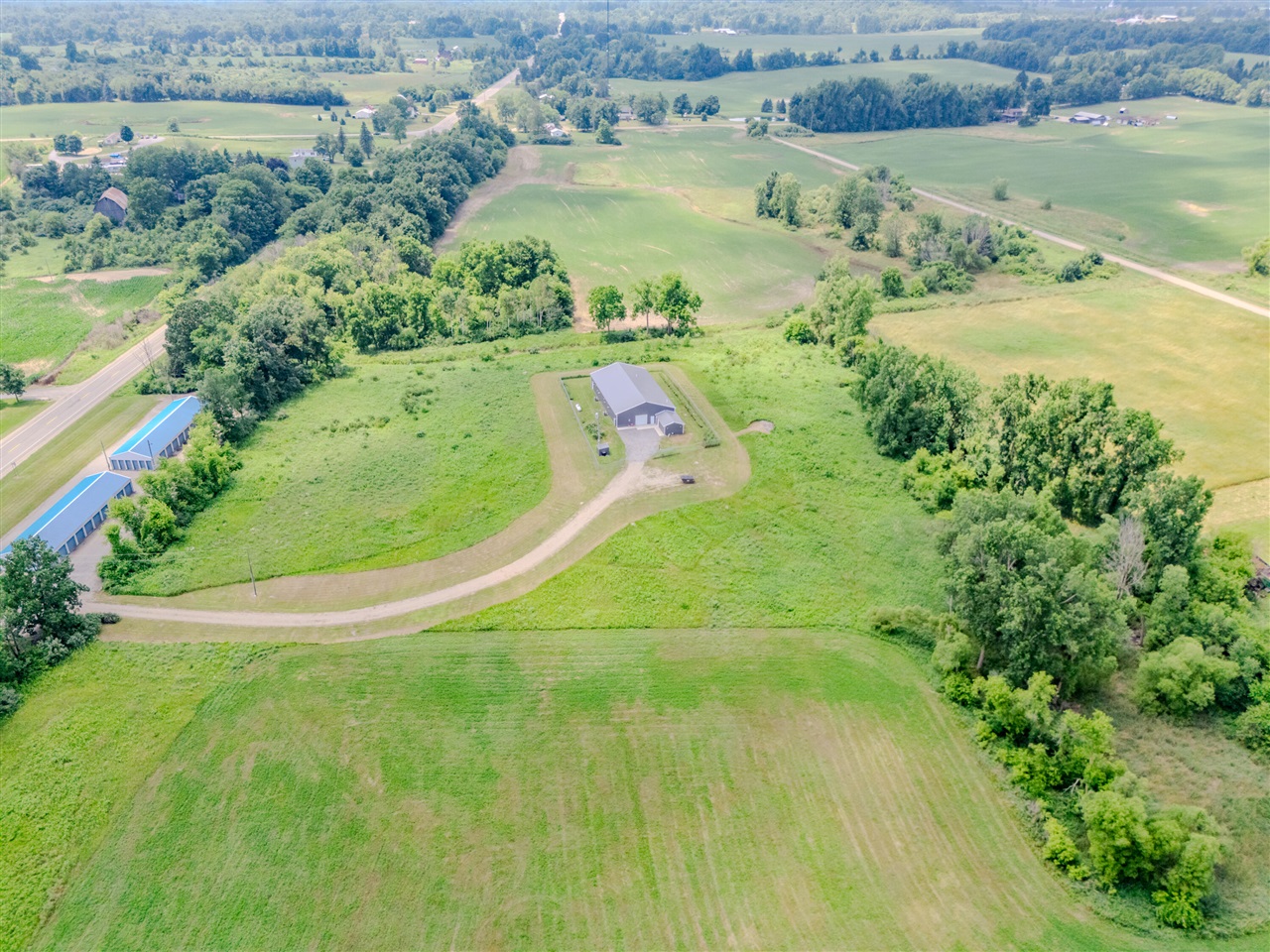 main property photo 9