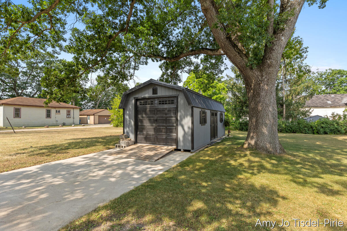 main property photo 28
