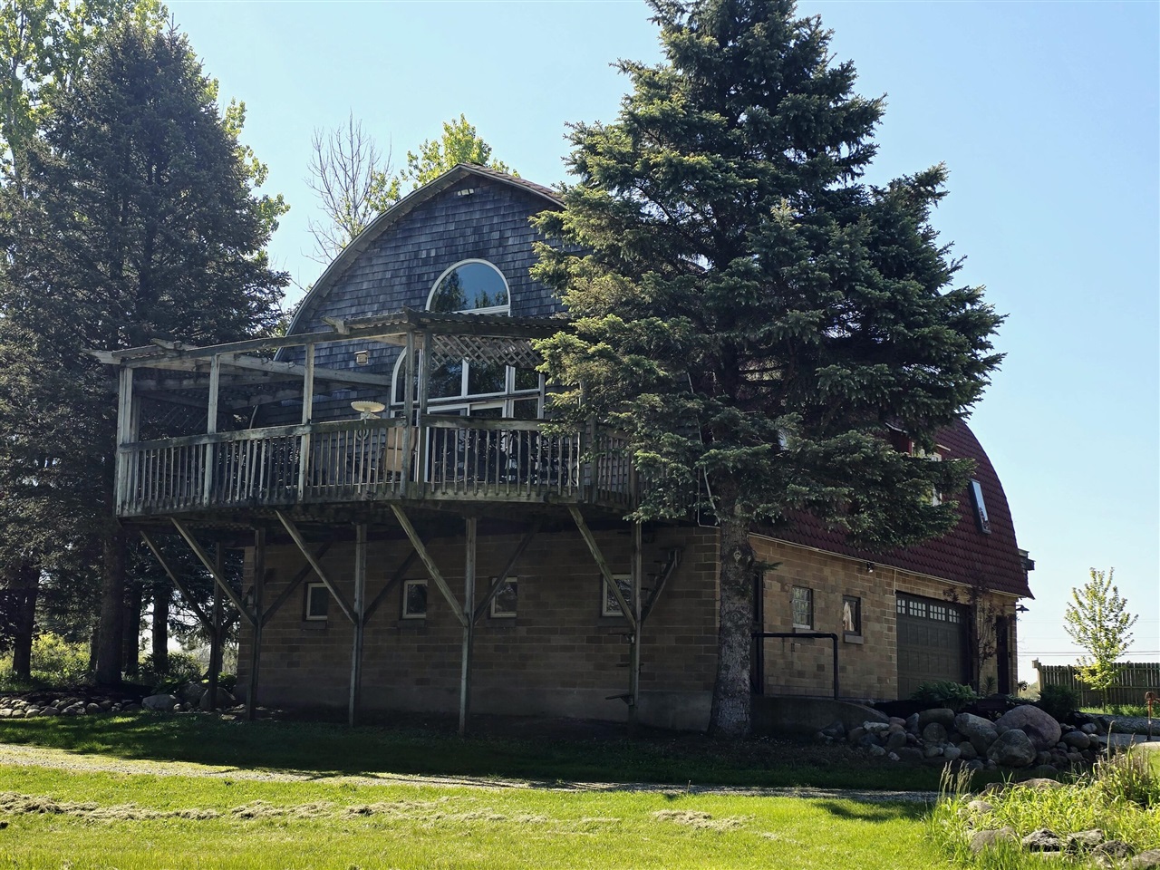 main property photo 11