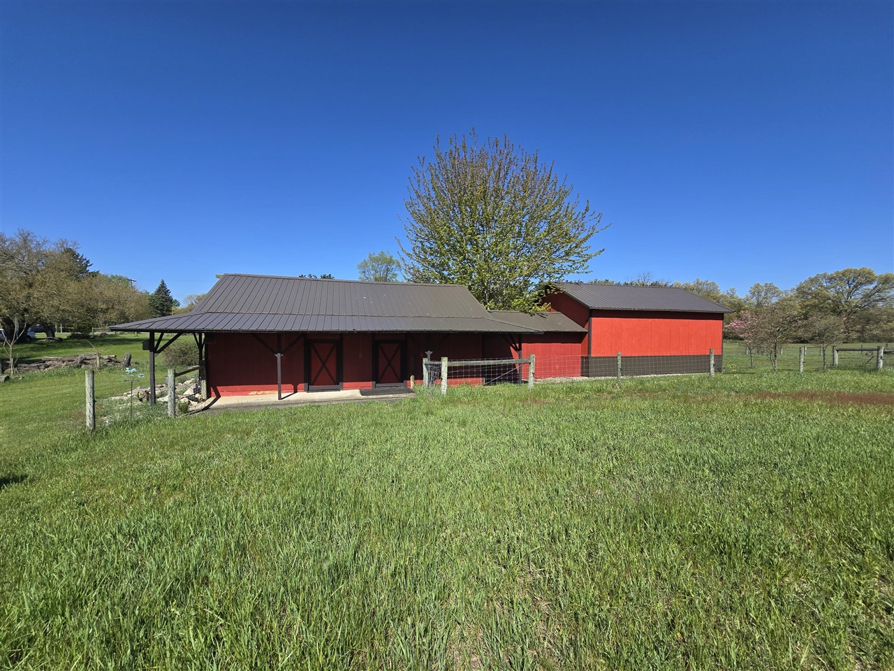 main property photo 20