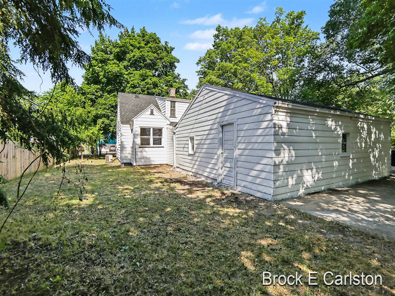 main property photo 34