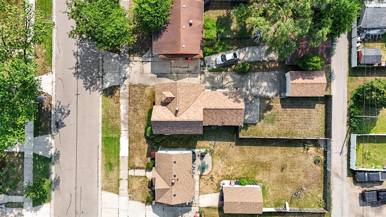 main property photo 37