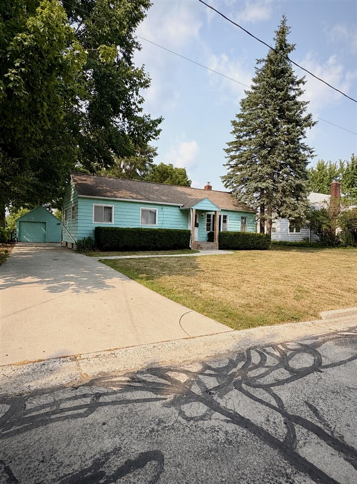 main property photo 32