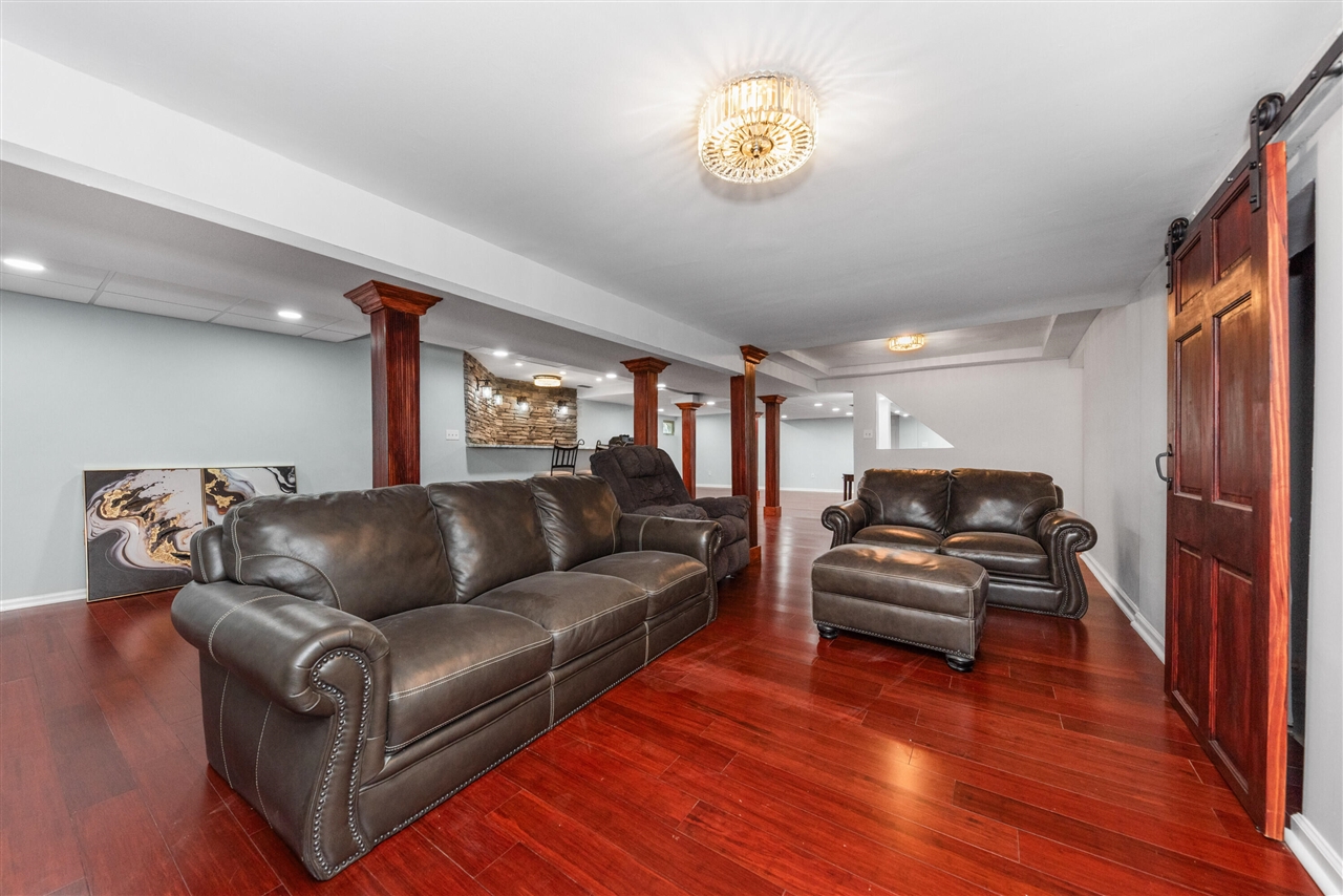 main property photo 75