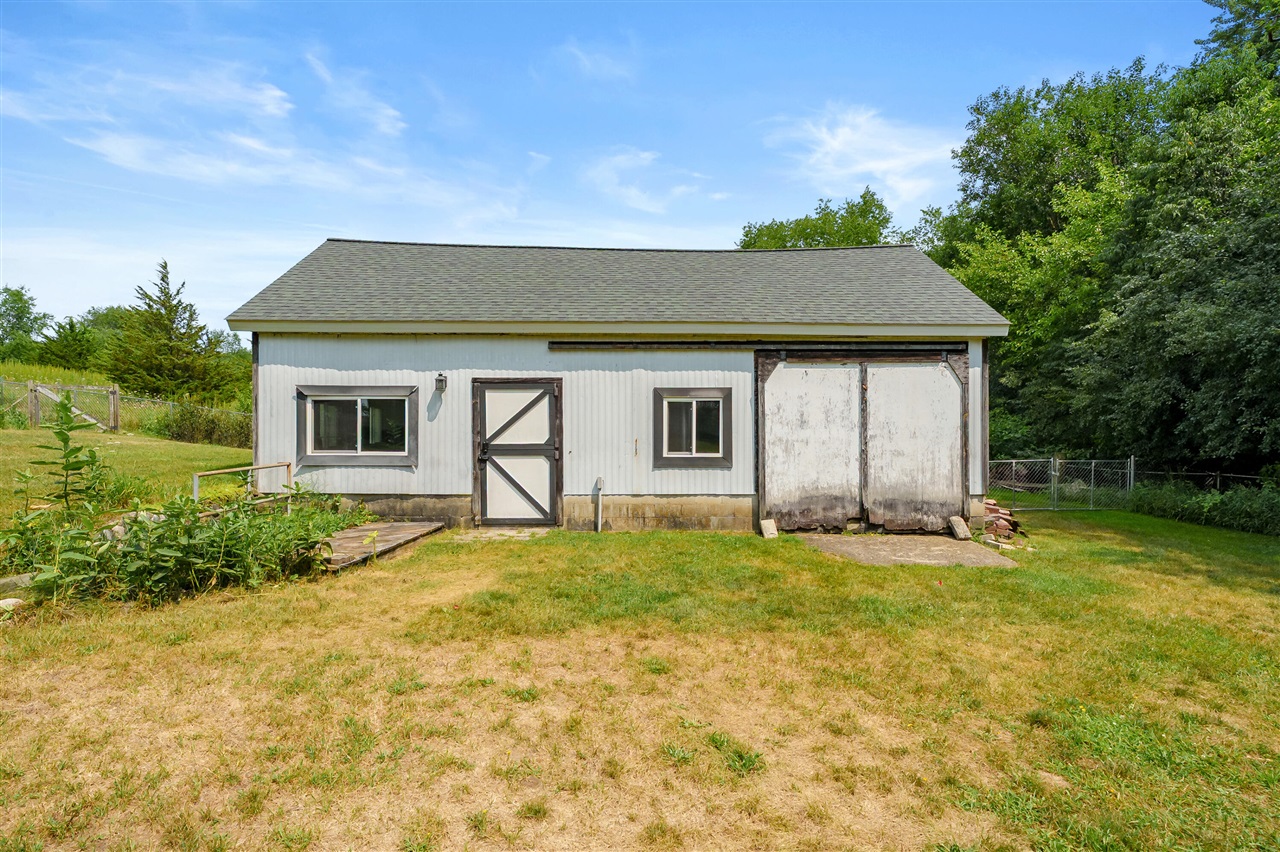 main property photo 40