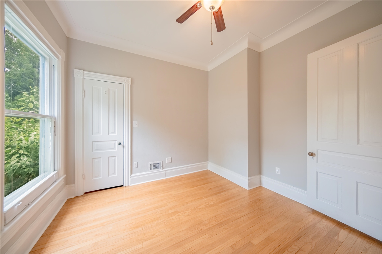 property viewer photo 27