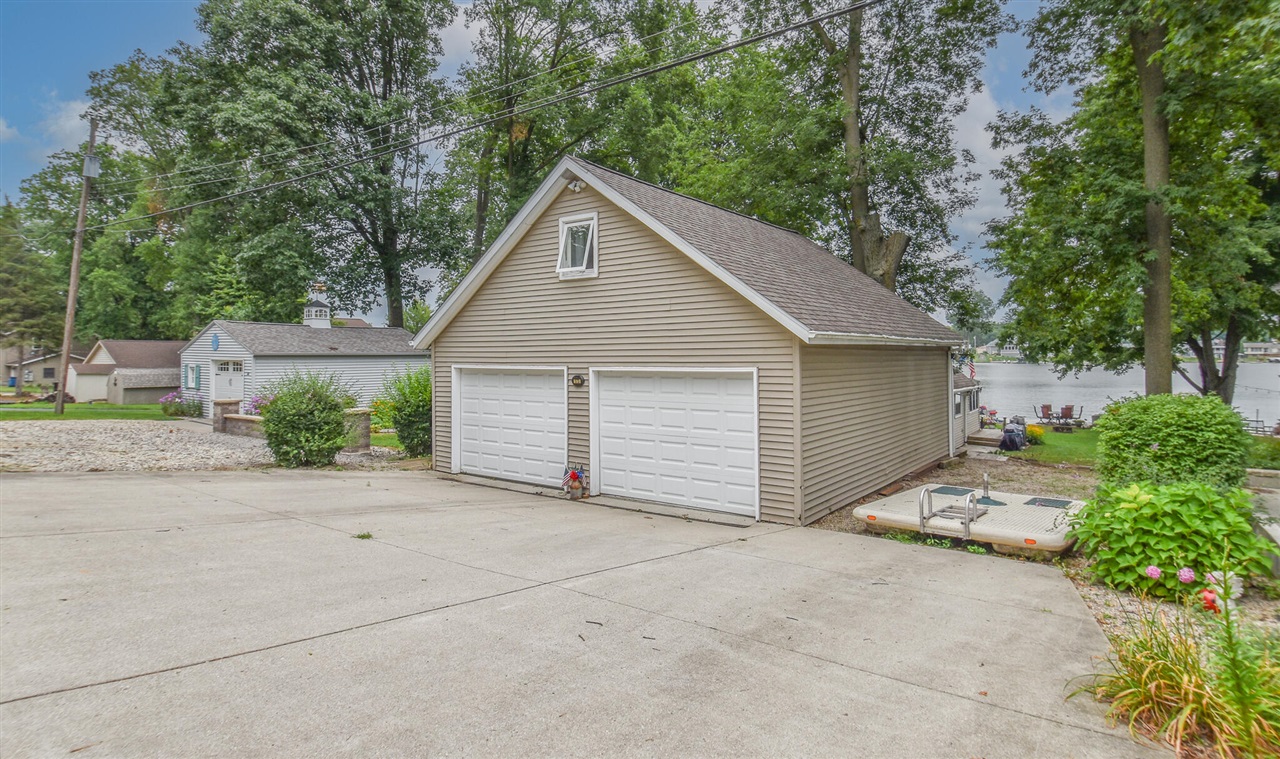 main property photo 40