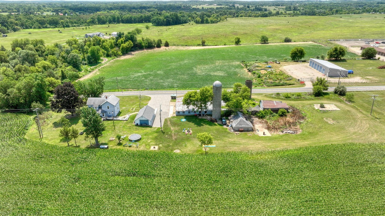 main property photo 40