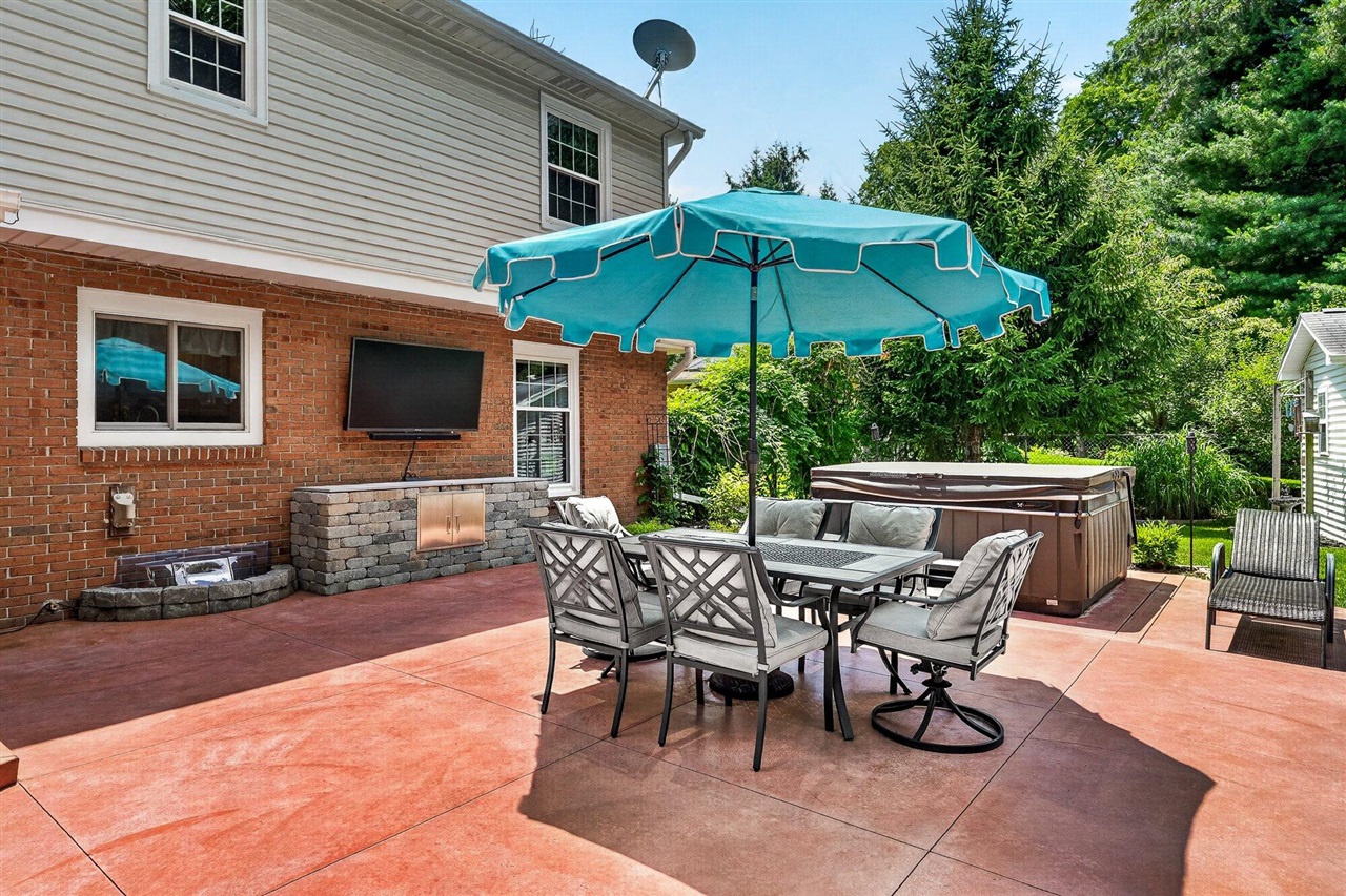 main property photo 45