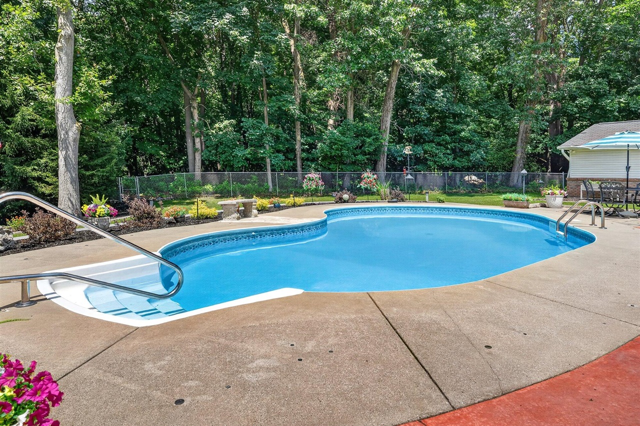 main property photo 50