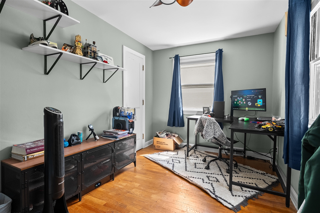 property viewer photo 18