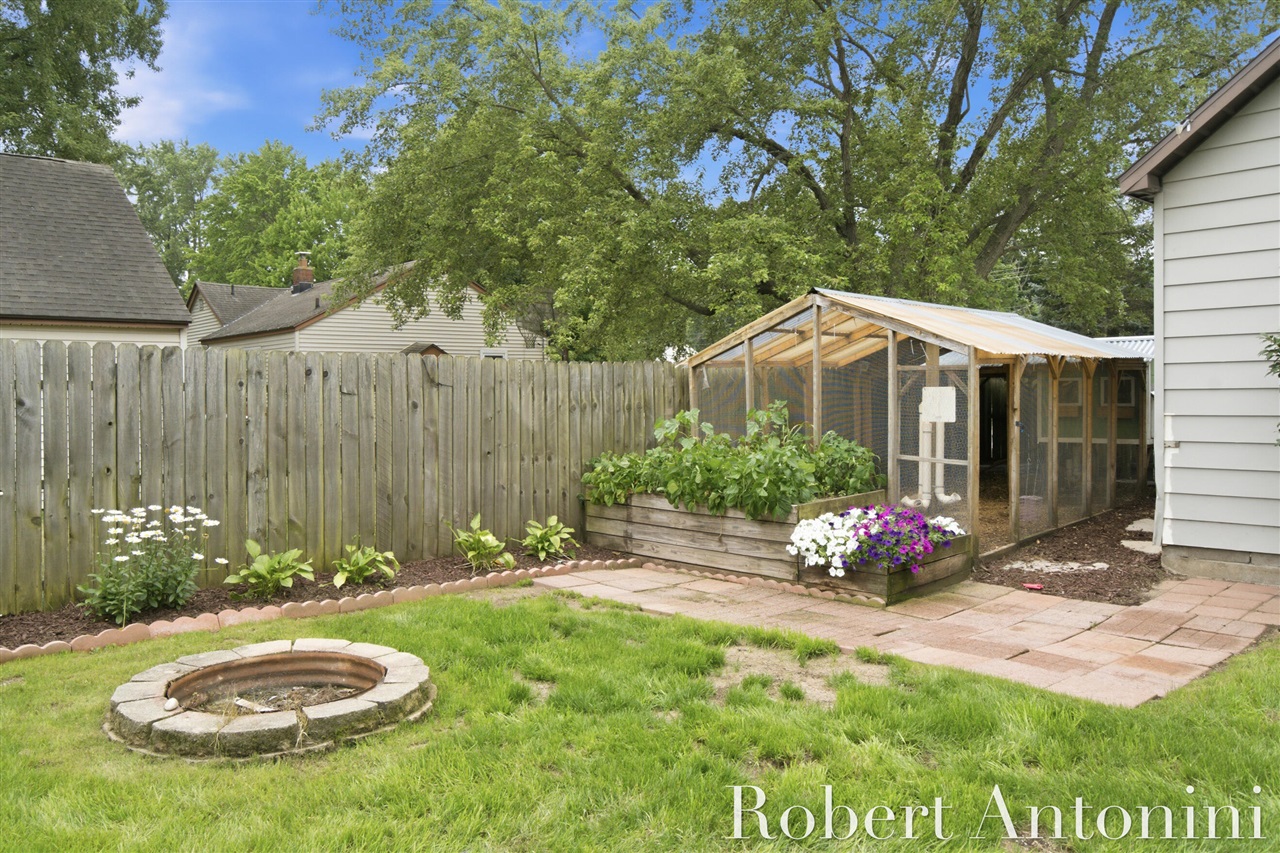 main property photo 40