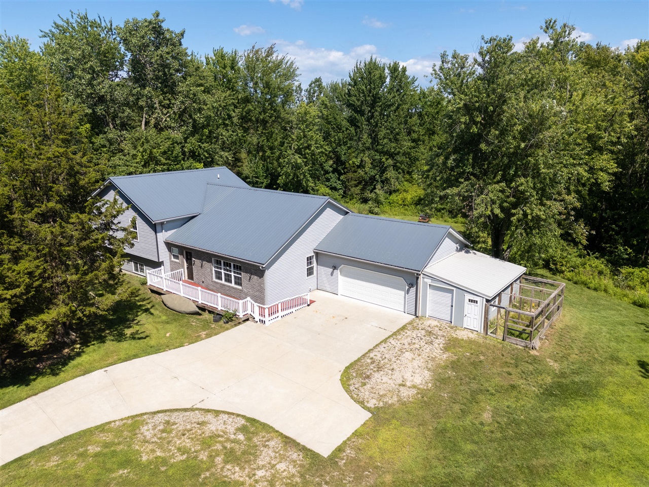 main property photo 40