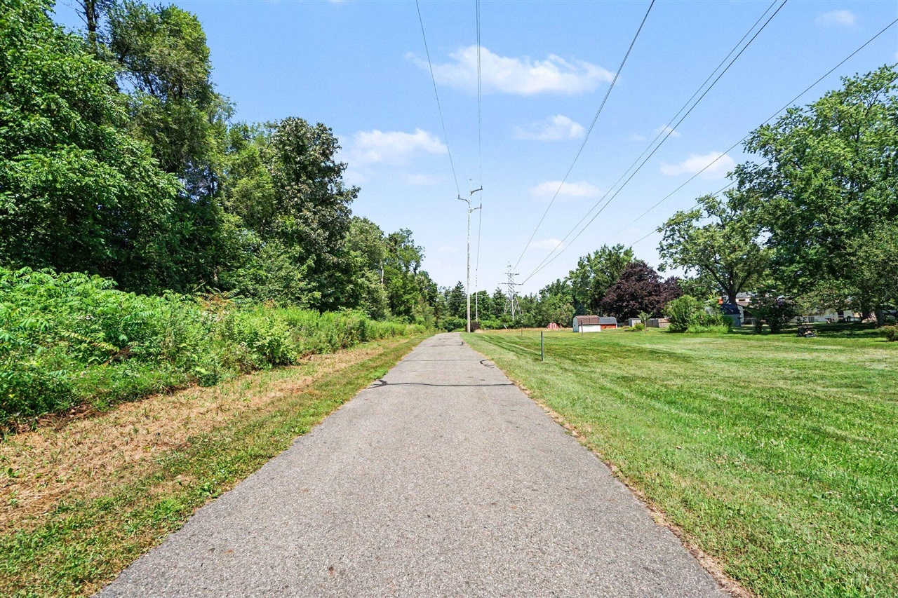 main property photo 28