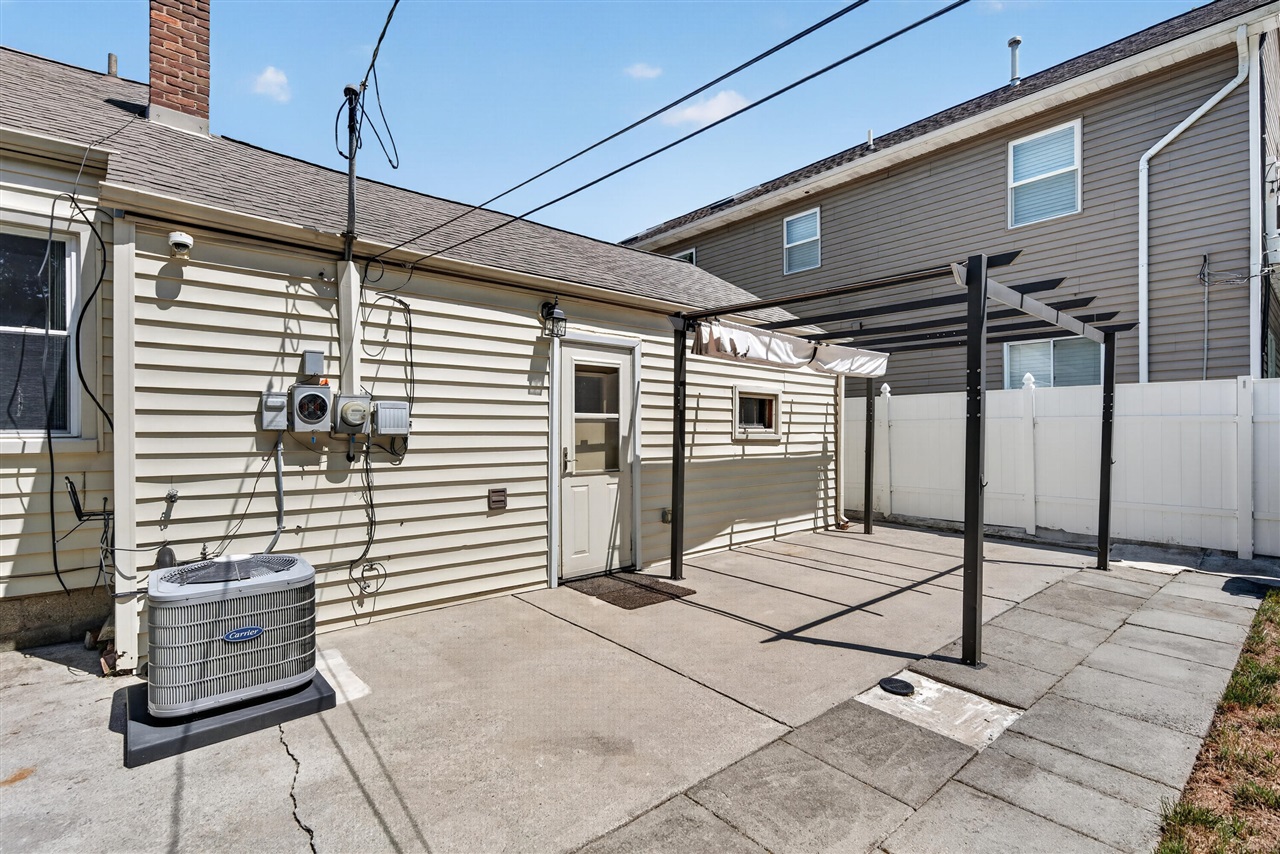 main property photo 28