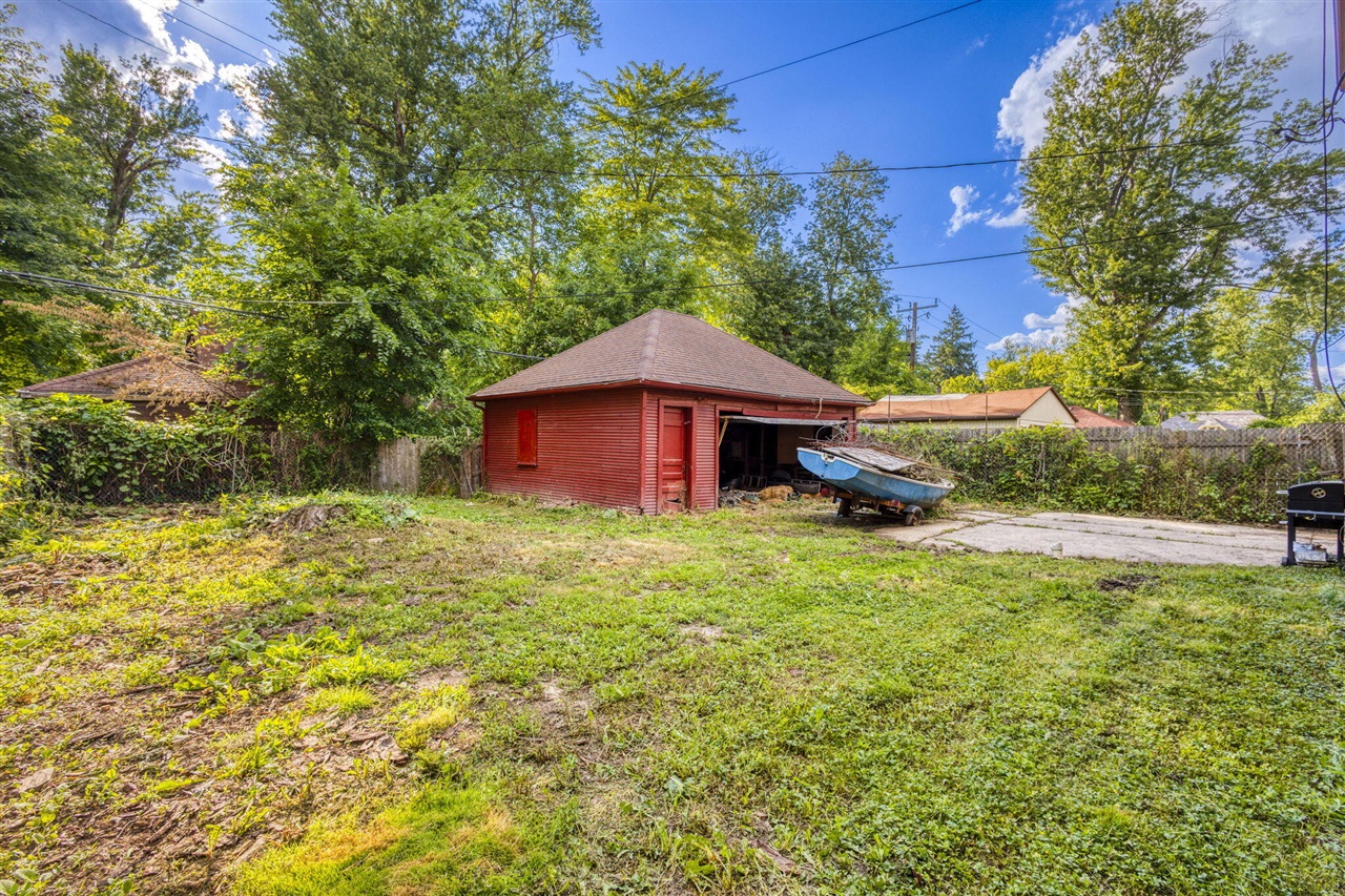 main property photo 32