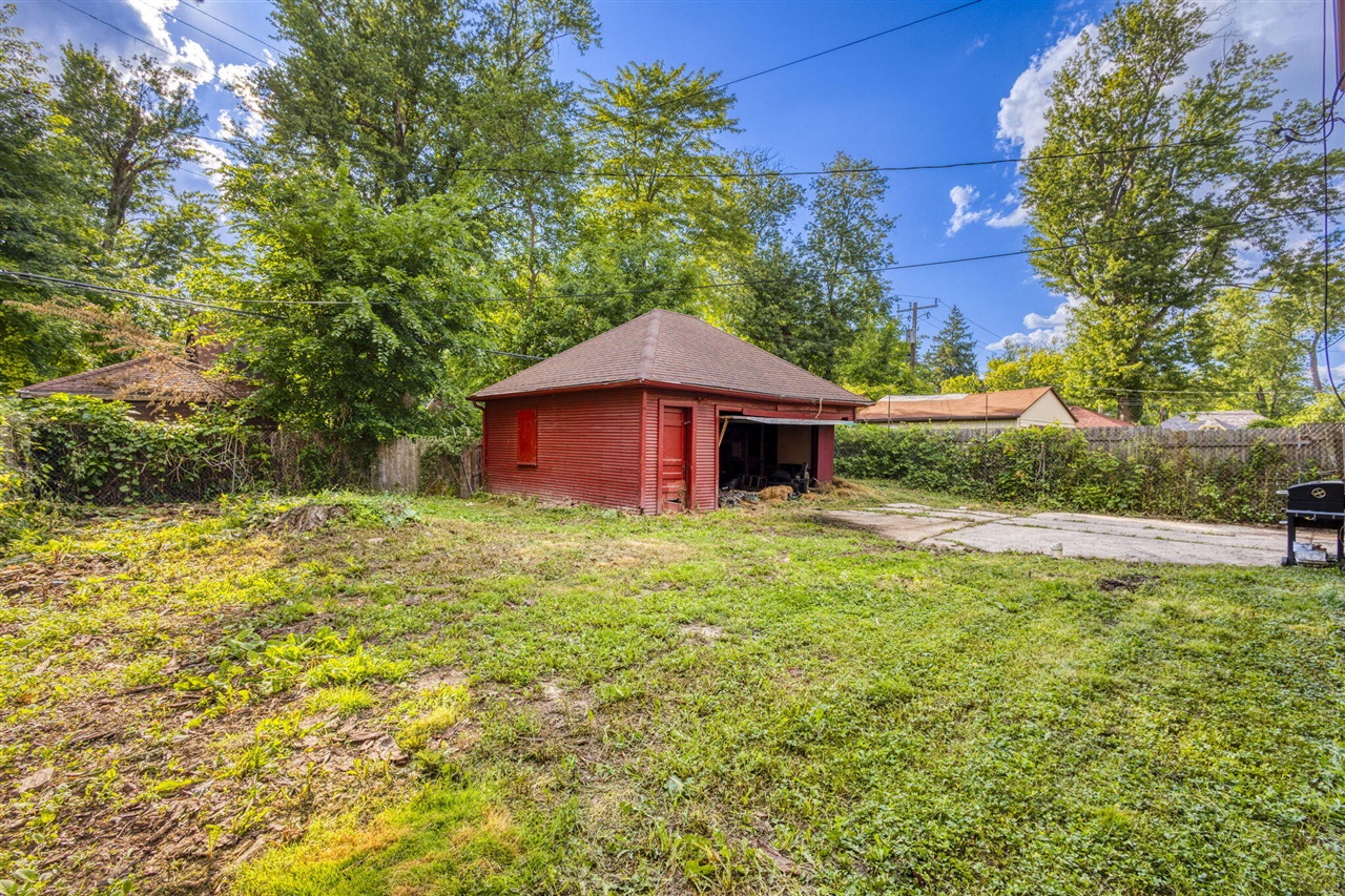 main property photo 33