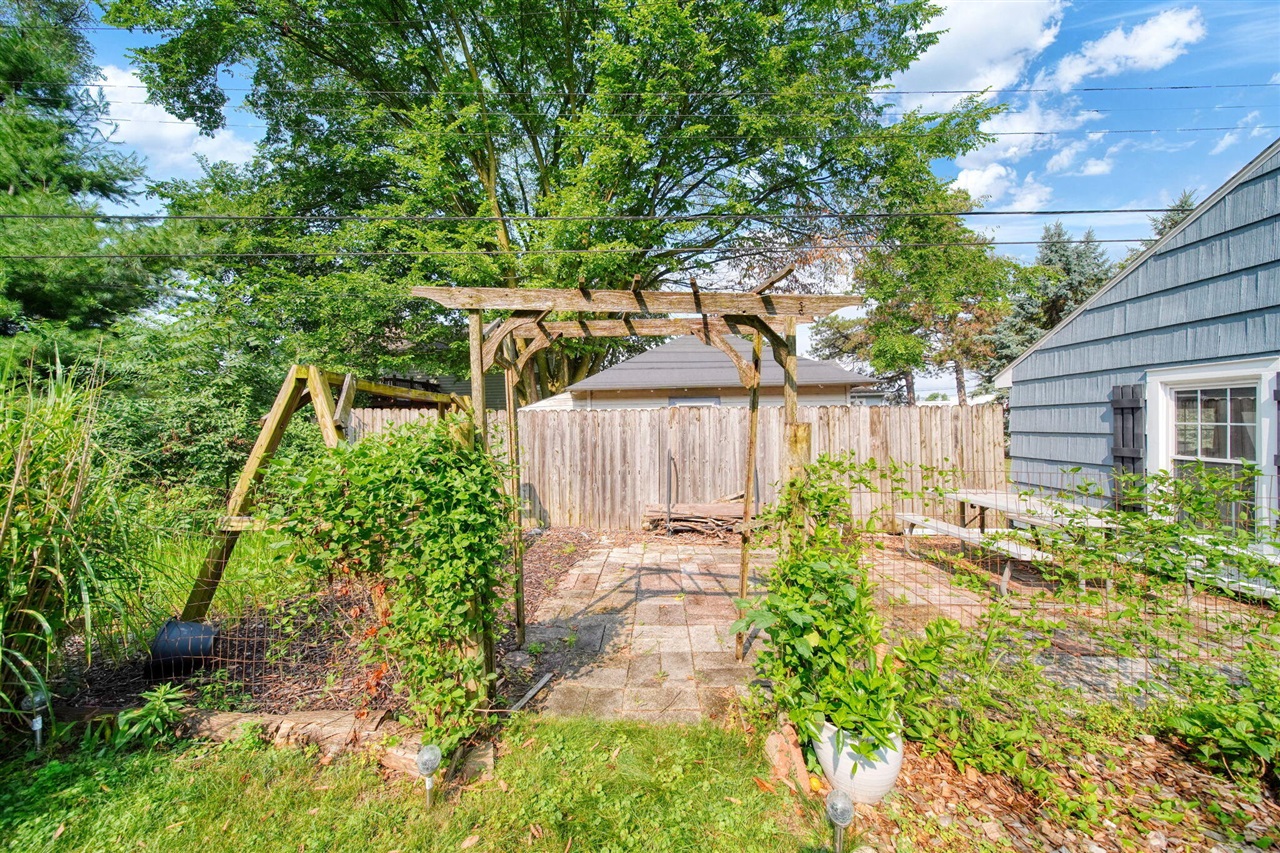 main property photo 47