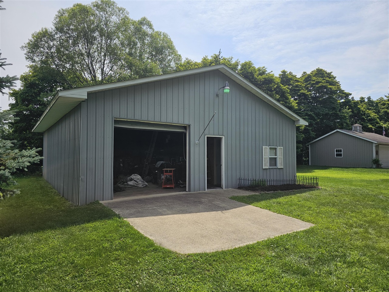 main property photo 25