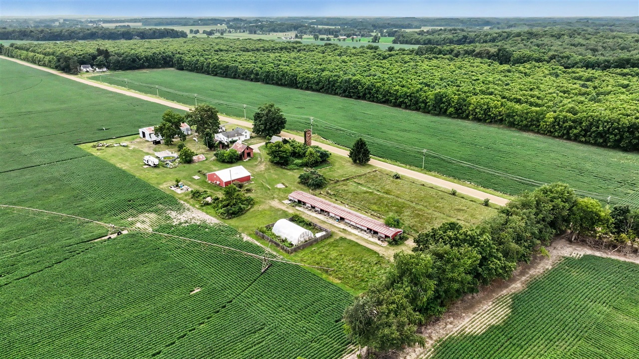 main property photo 32