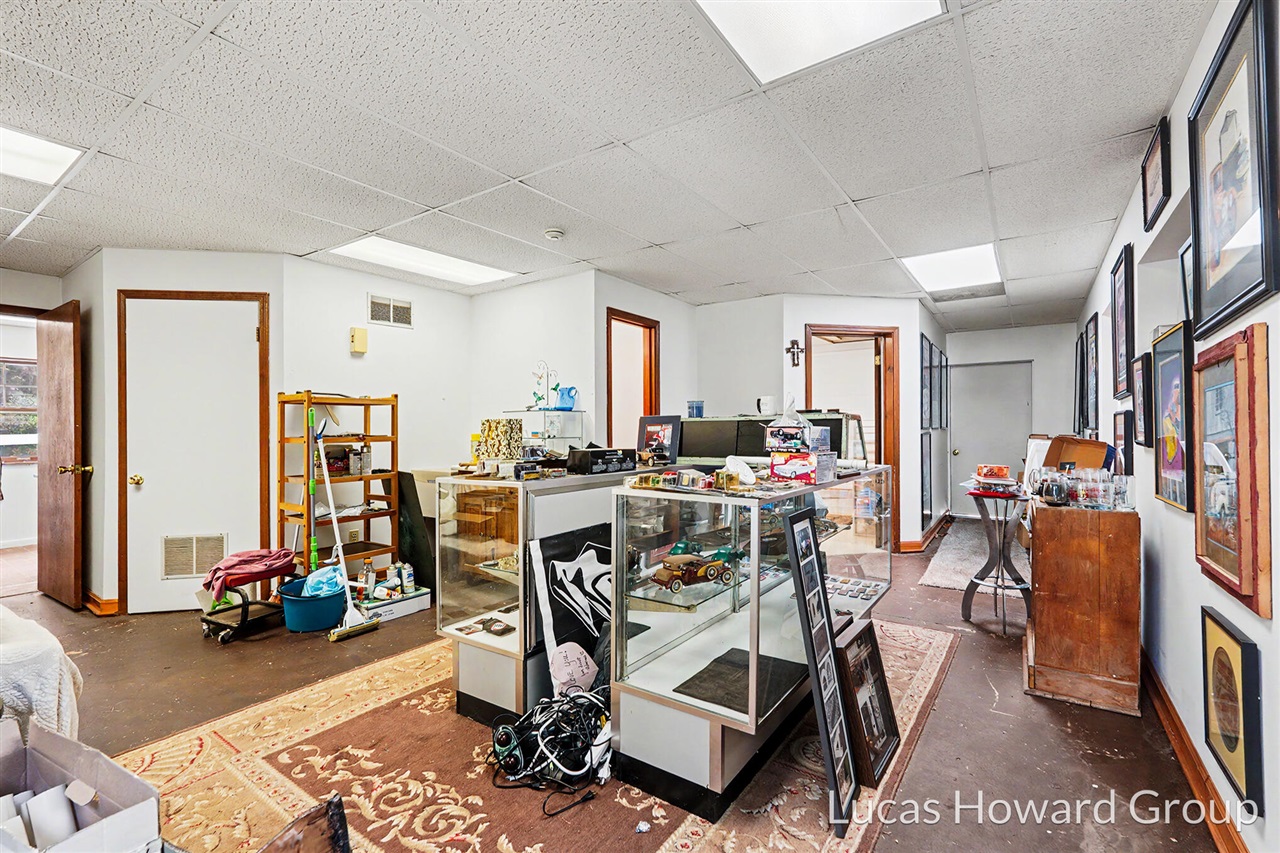 main property photo 28