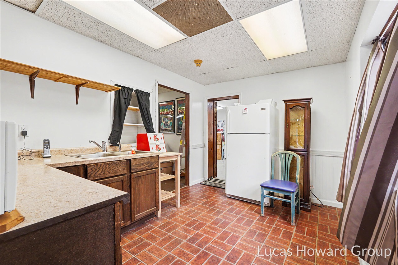 main property photo 49