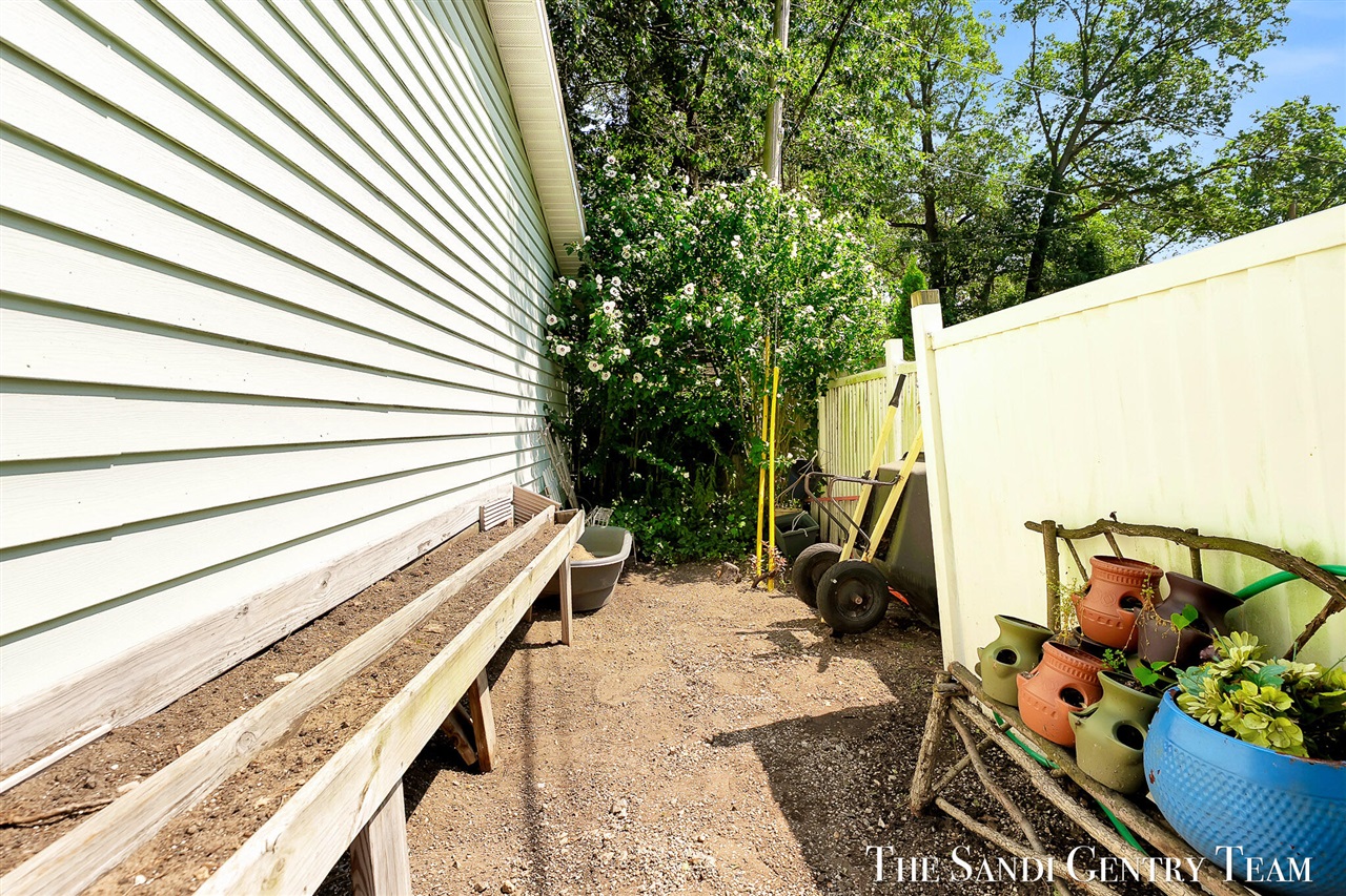 main property photo 77