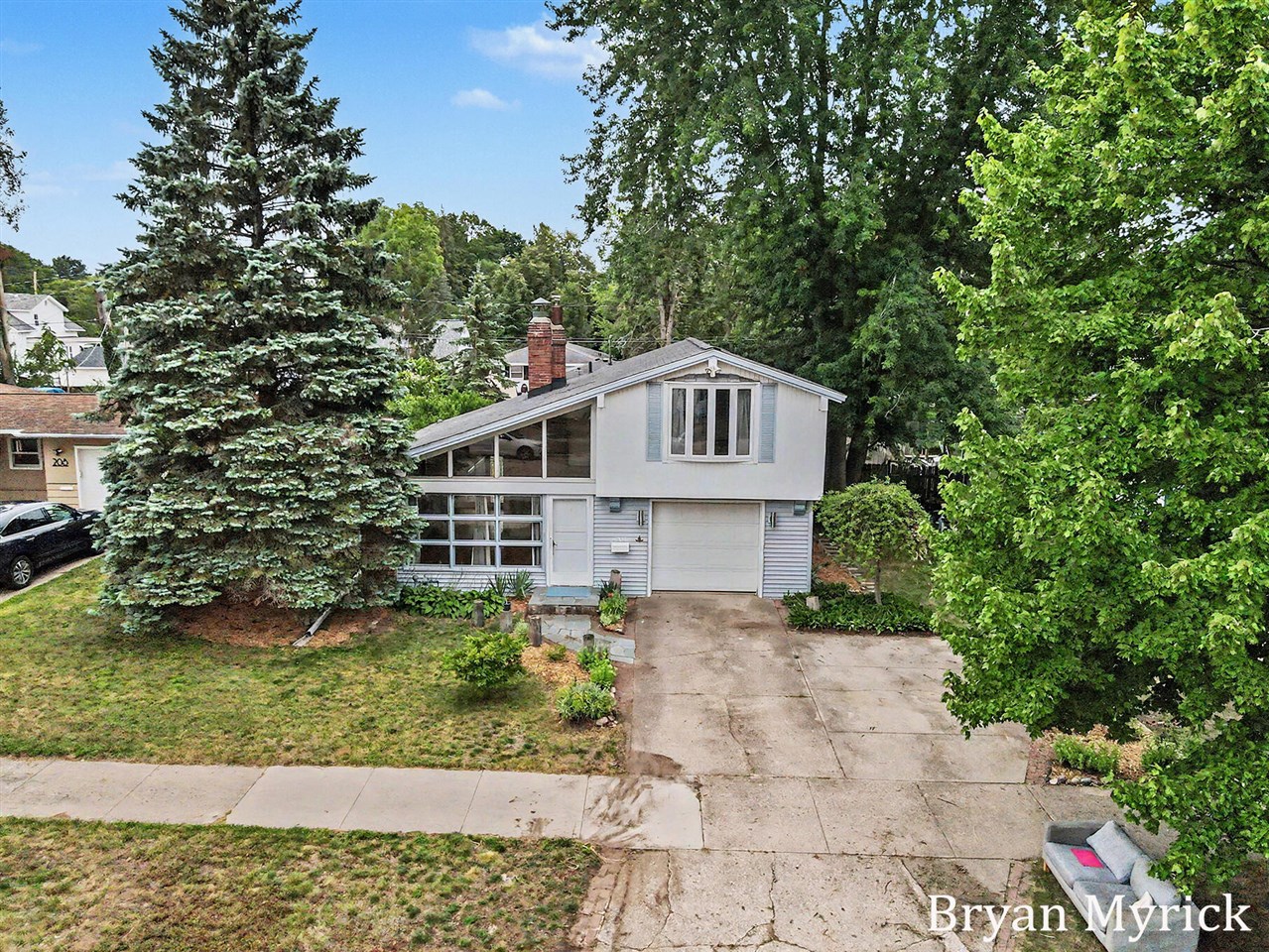 main property photo 30