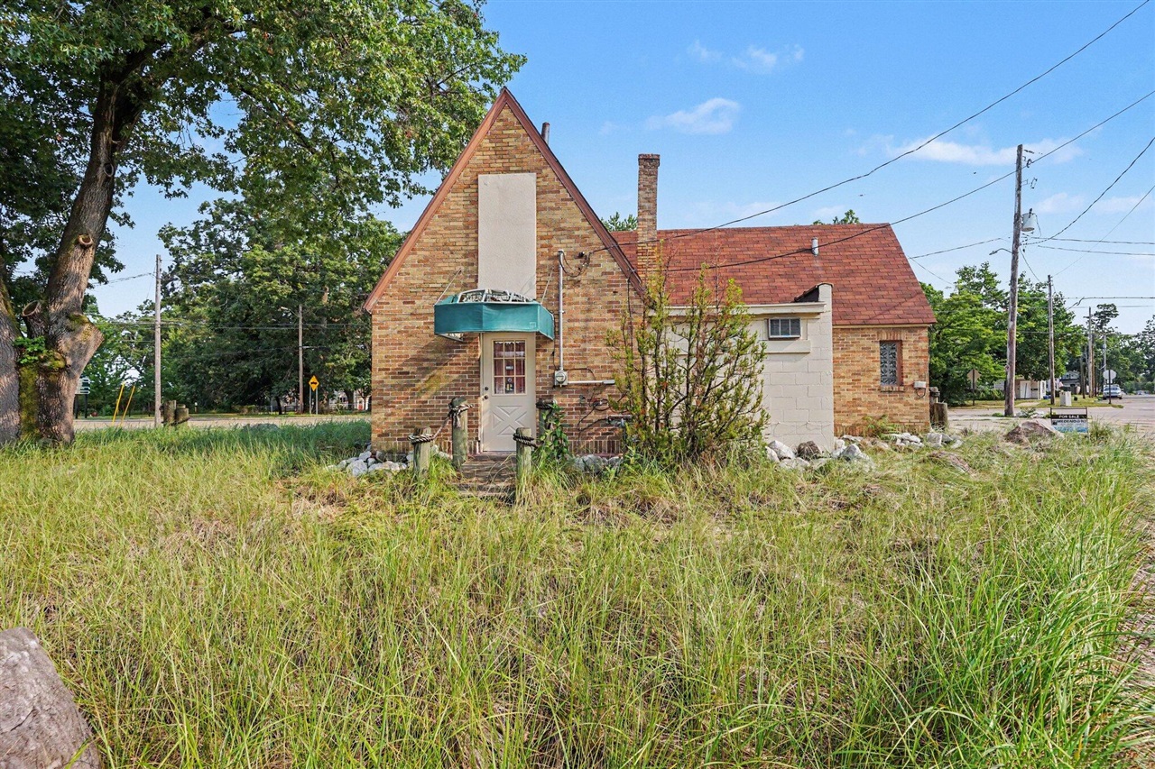 main property photo 14