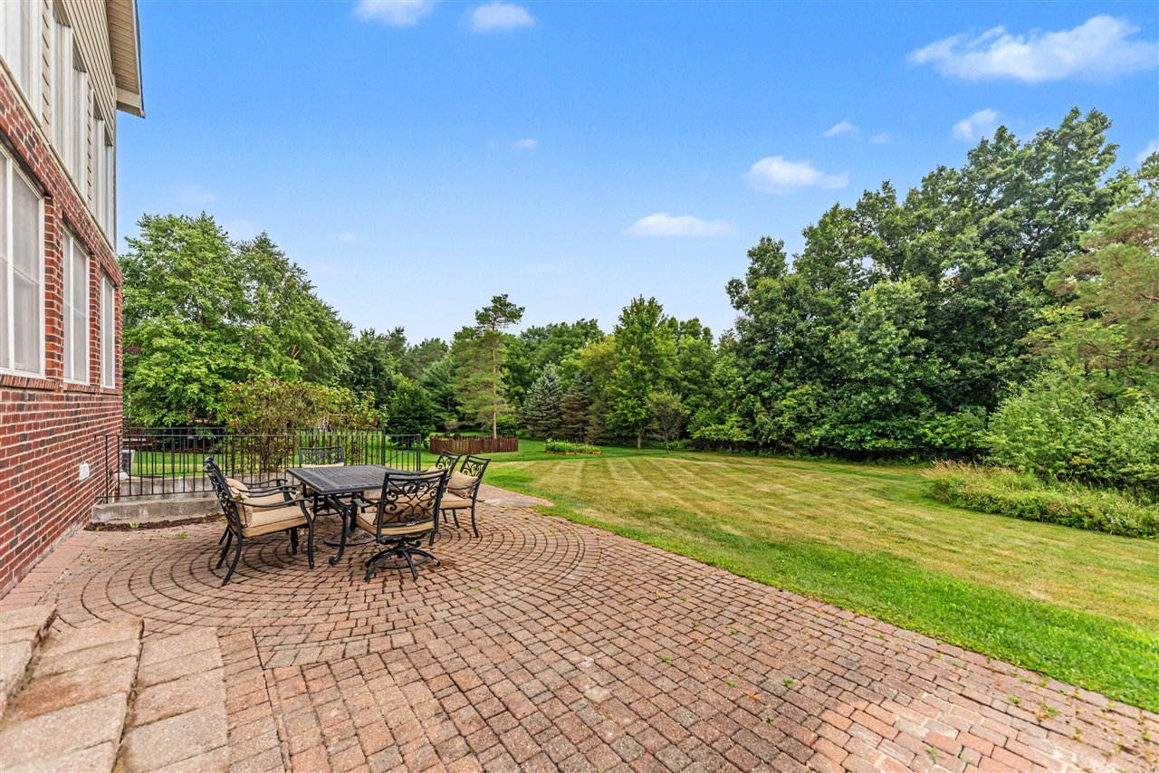 main property photo 4
