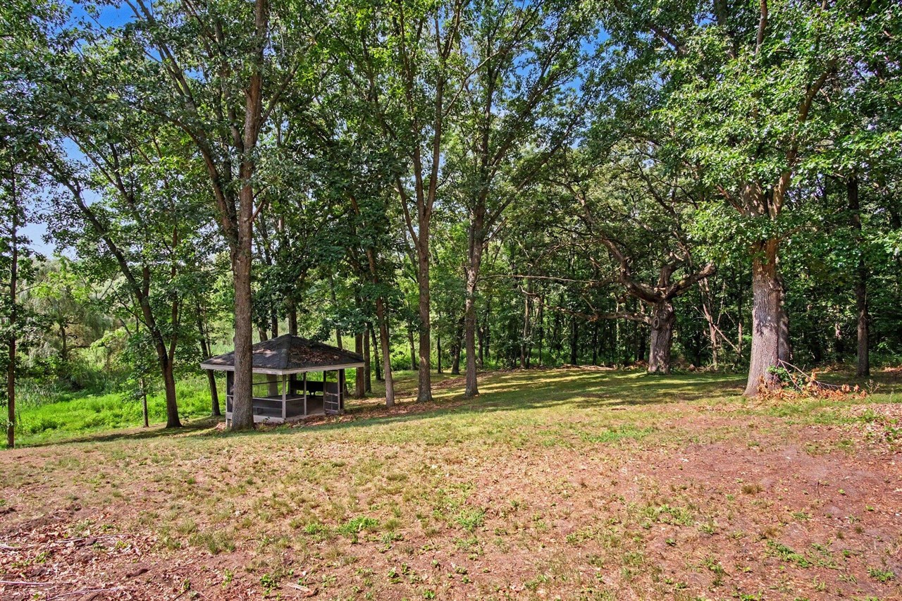 main property photo 41