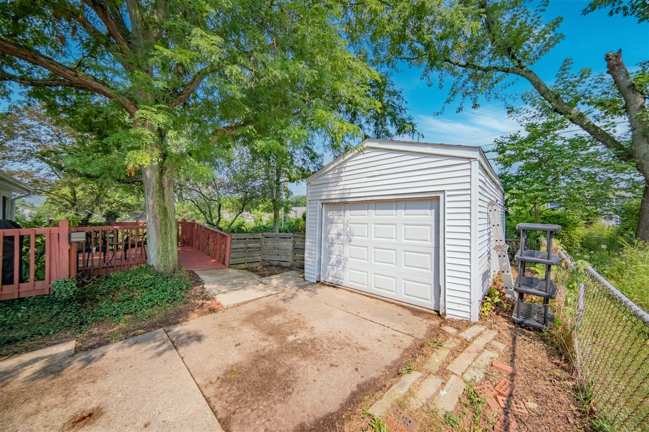 main property photo 48