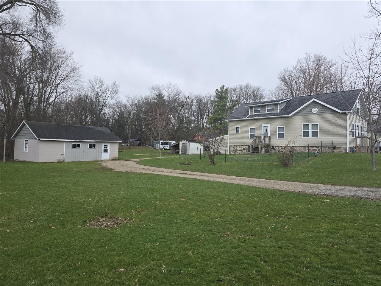 main property photo 6