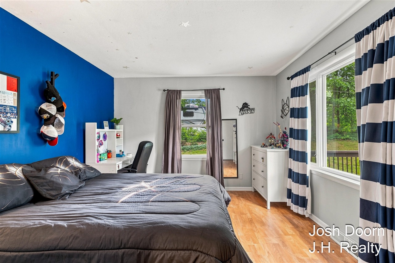 main property photo 18