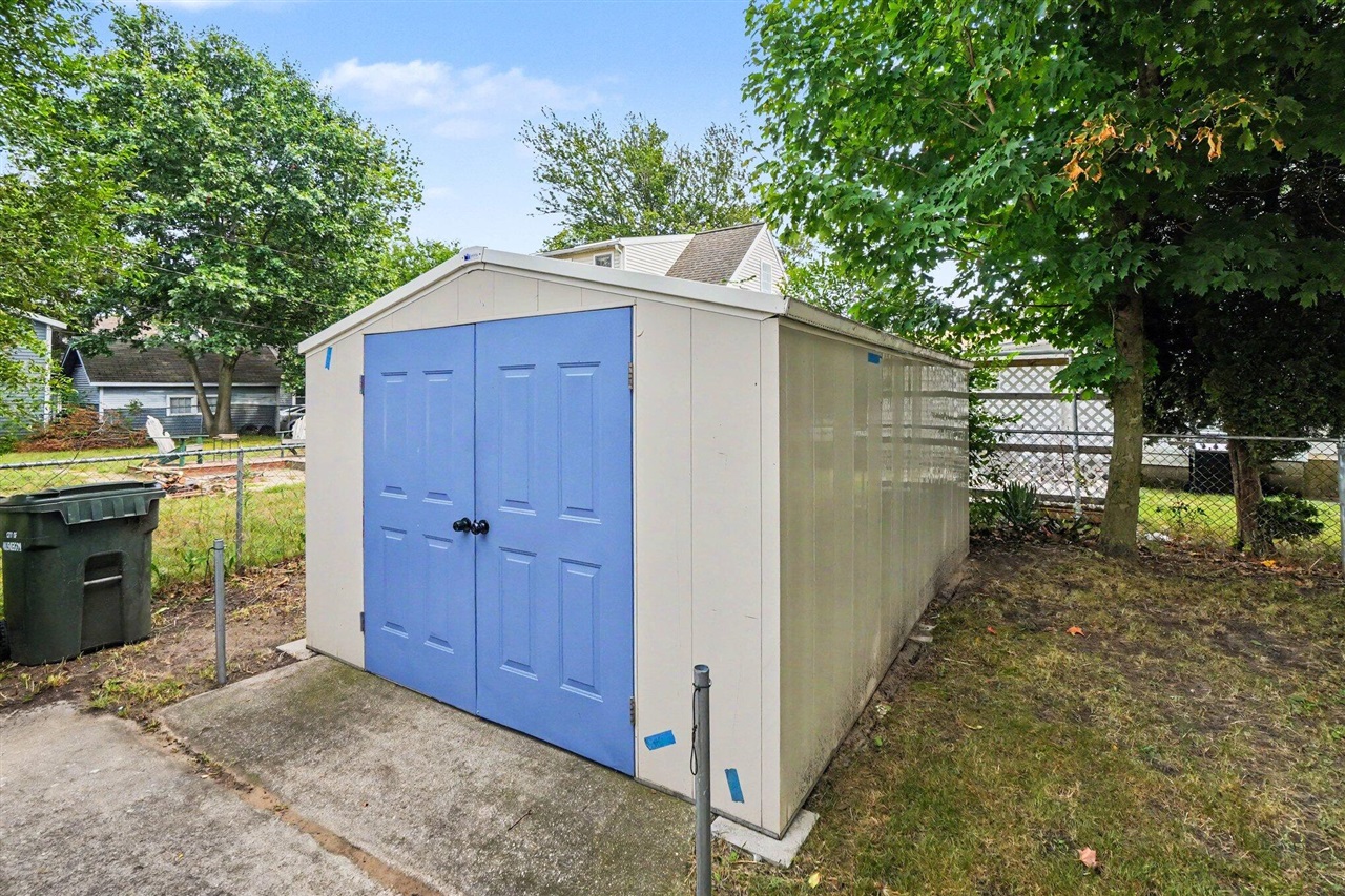 main property photo 22