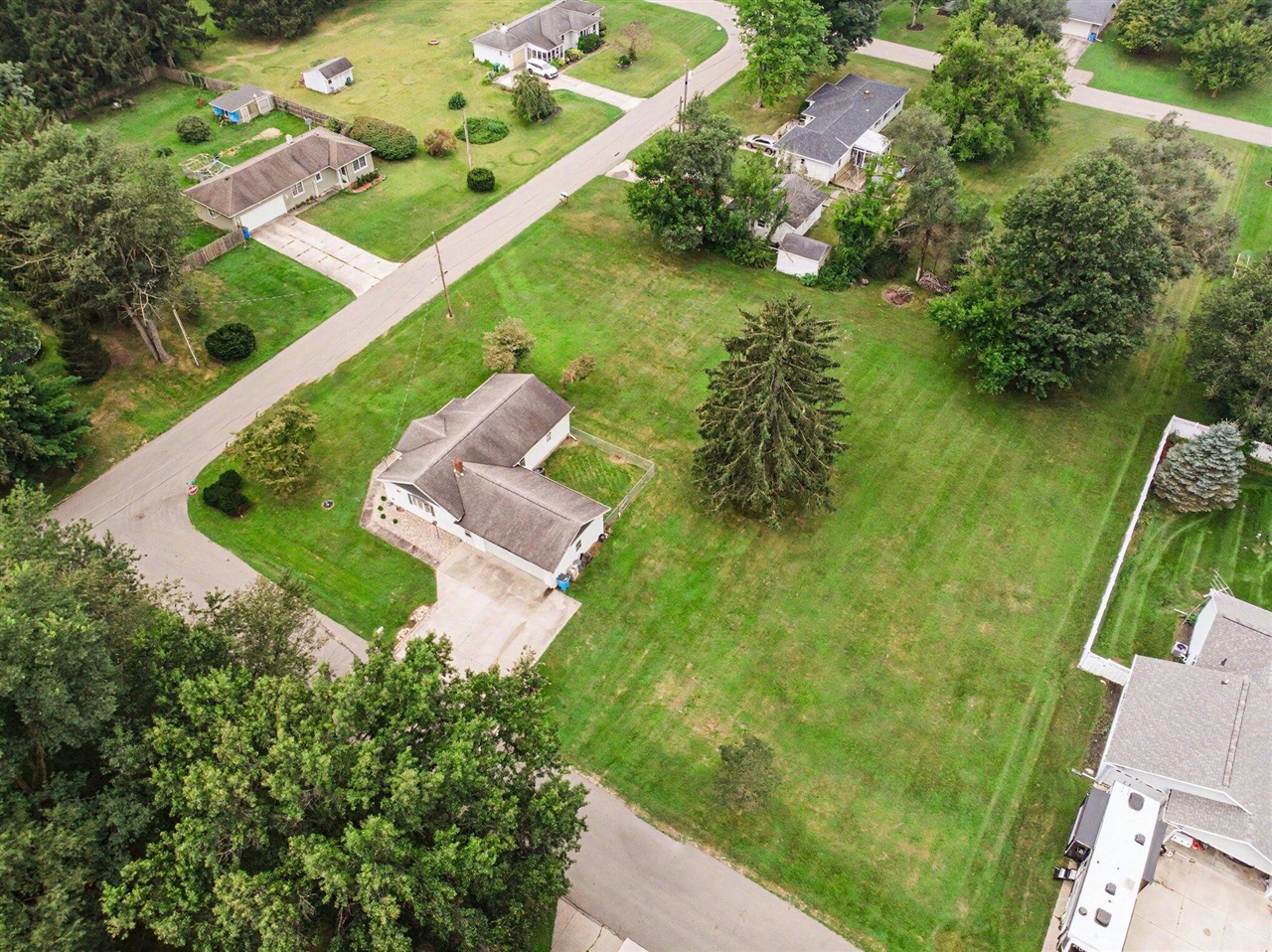 main property photo 37