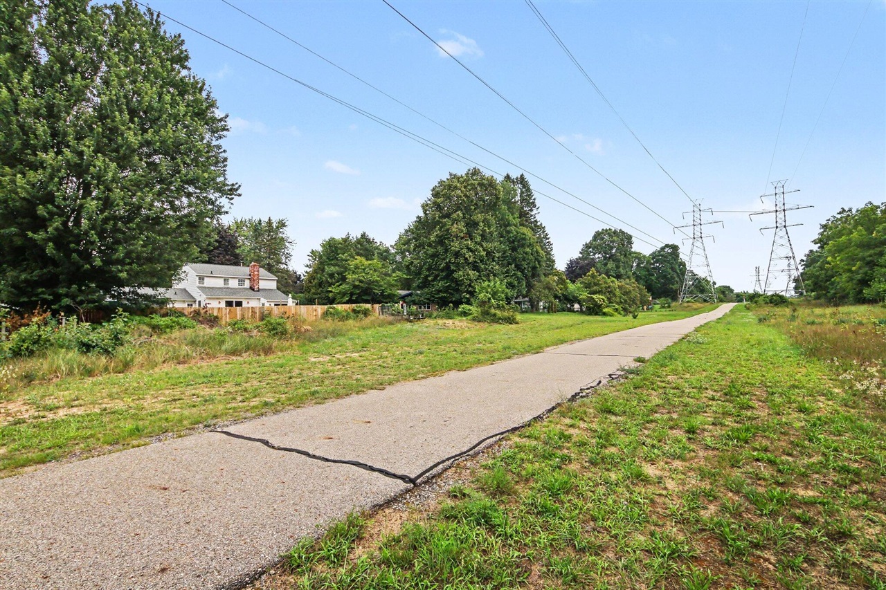 main property photo 24