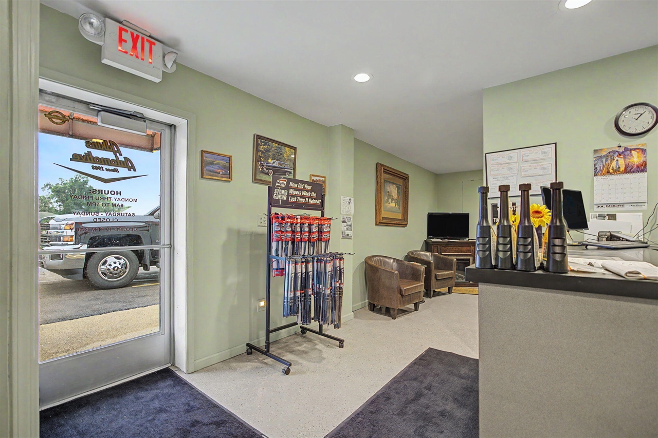 main property photo 9