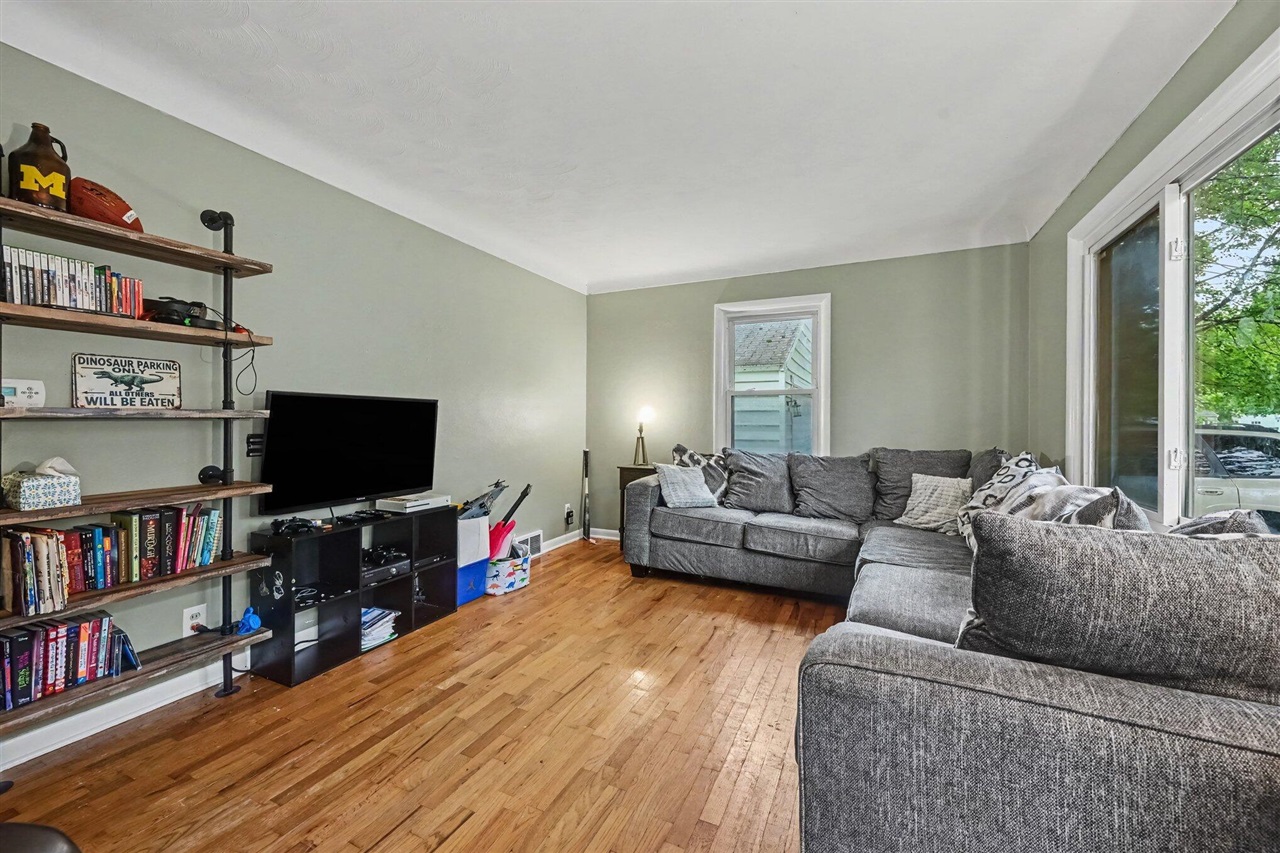 main property photo 3
