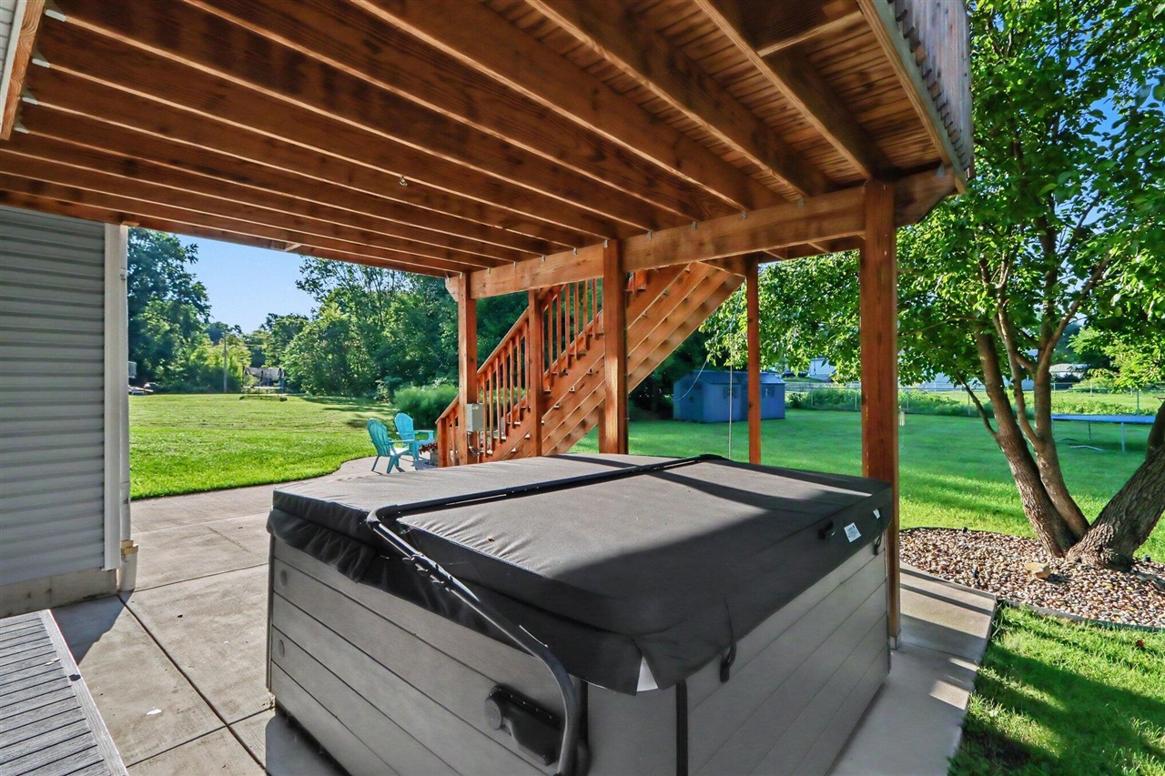 main property photo 30