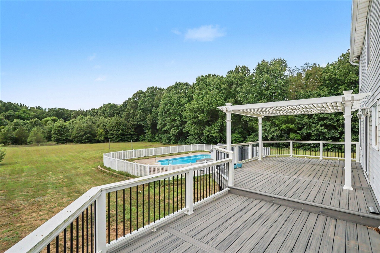main property photo 30