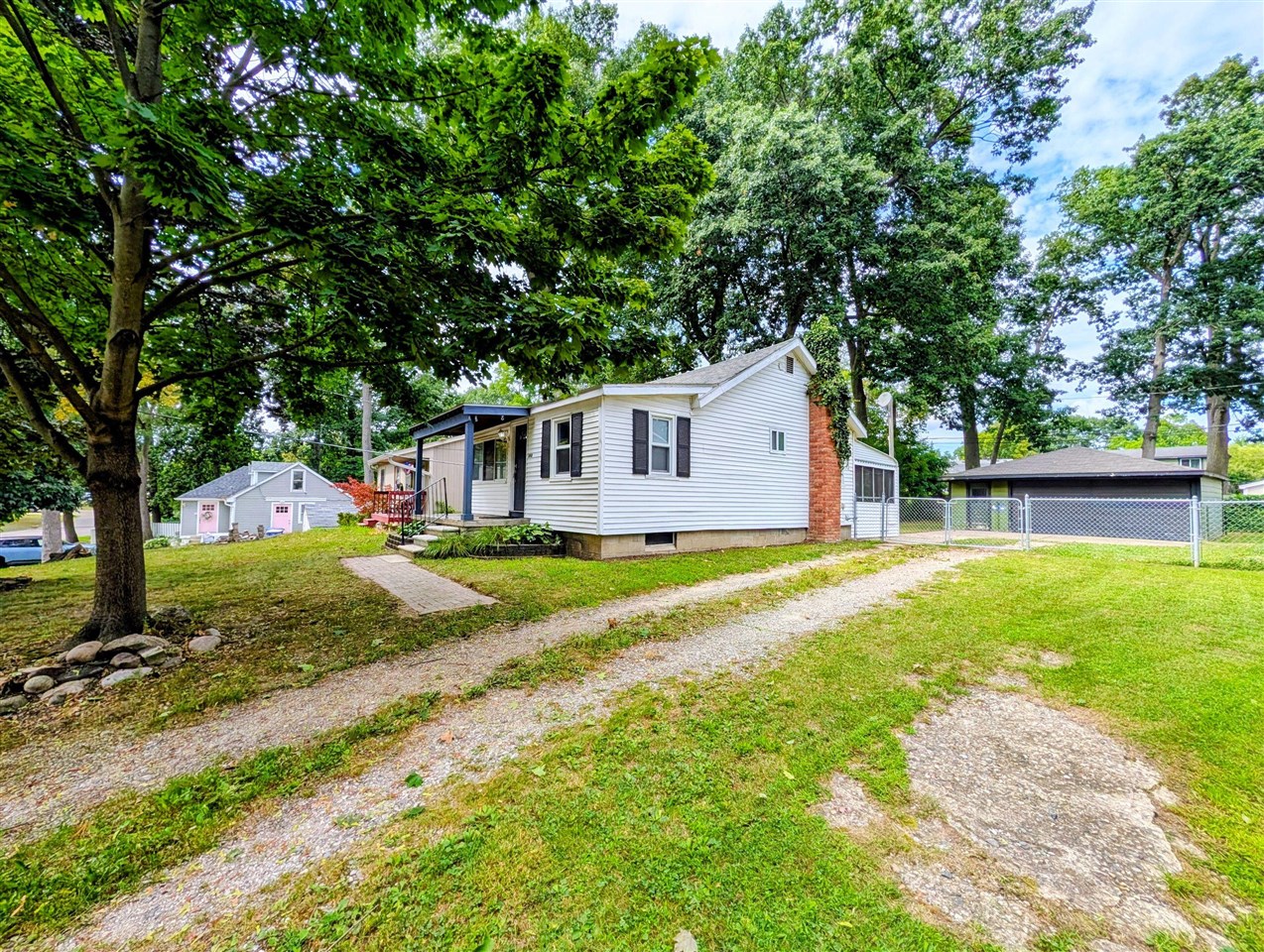 main property photo 40