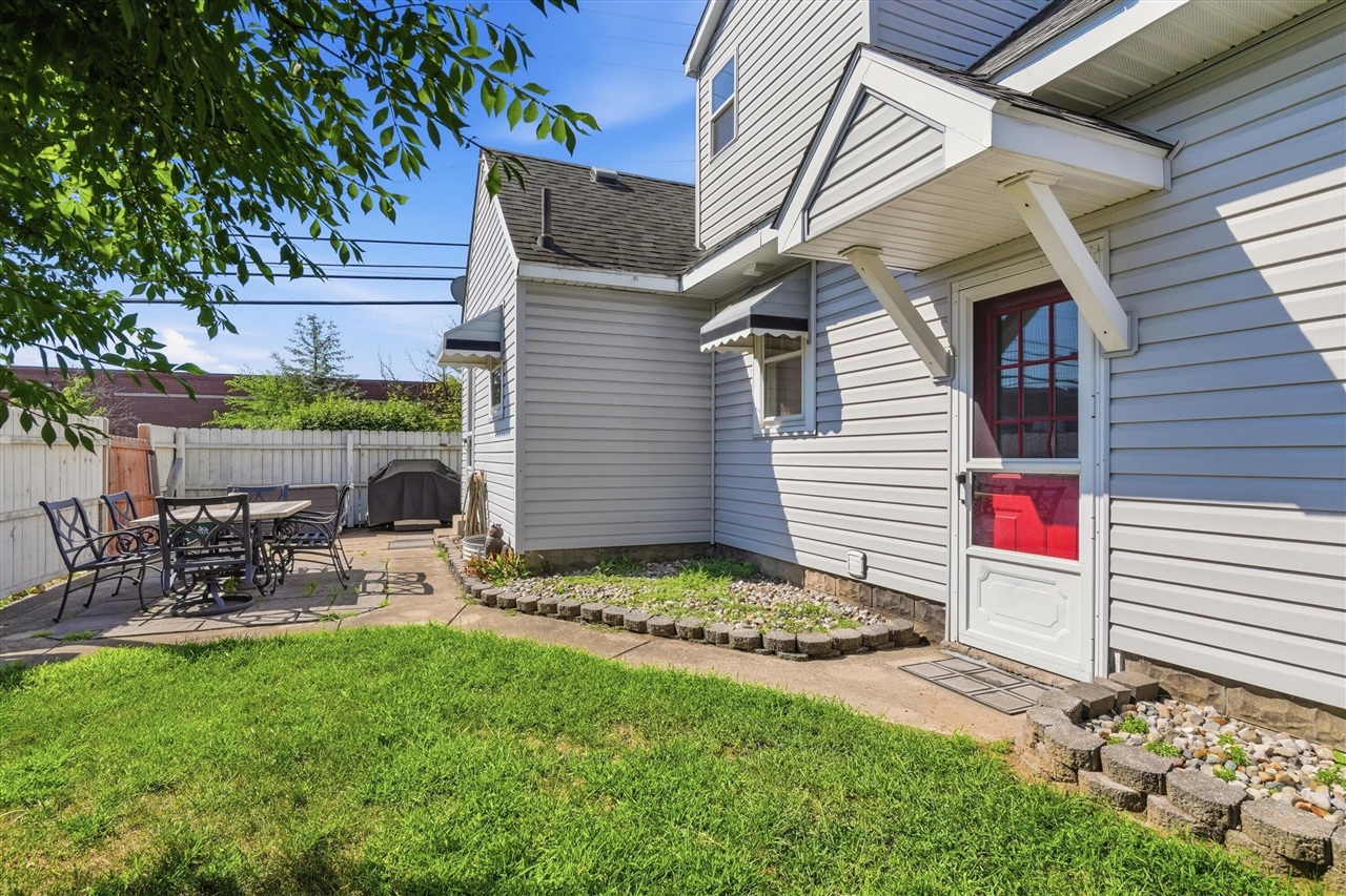 main property photo 5