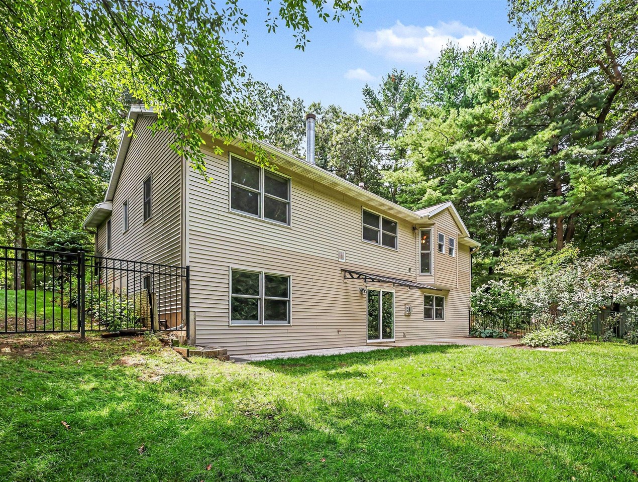 main property photo 32