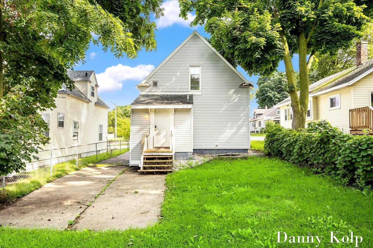 main property photo 11