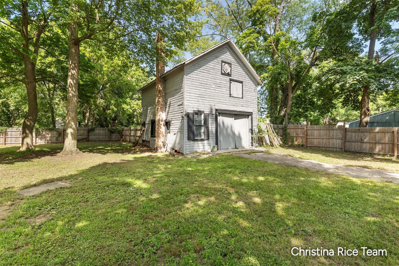 main property photo 30