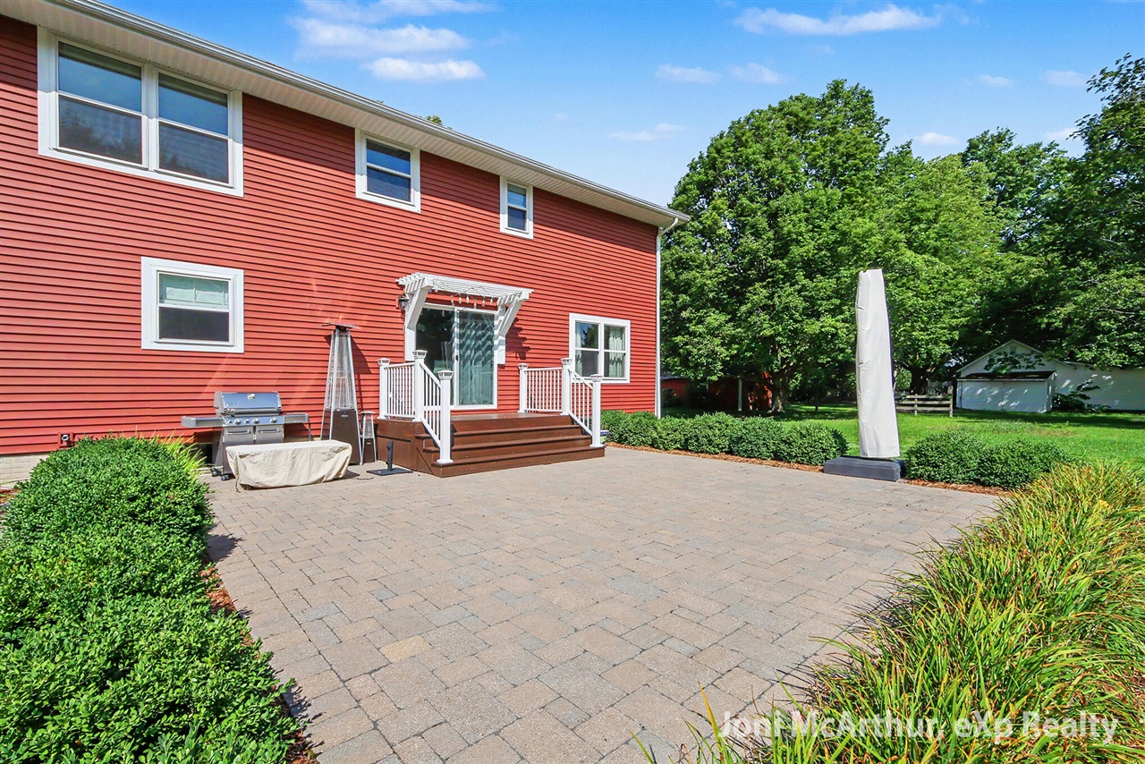 main property photo 25